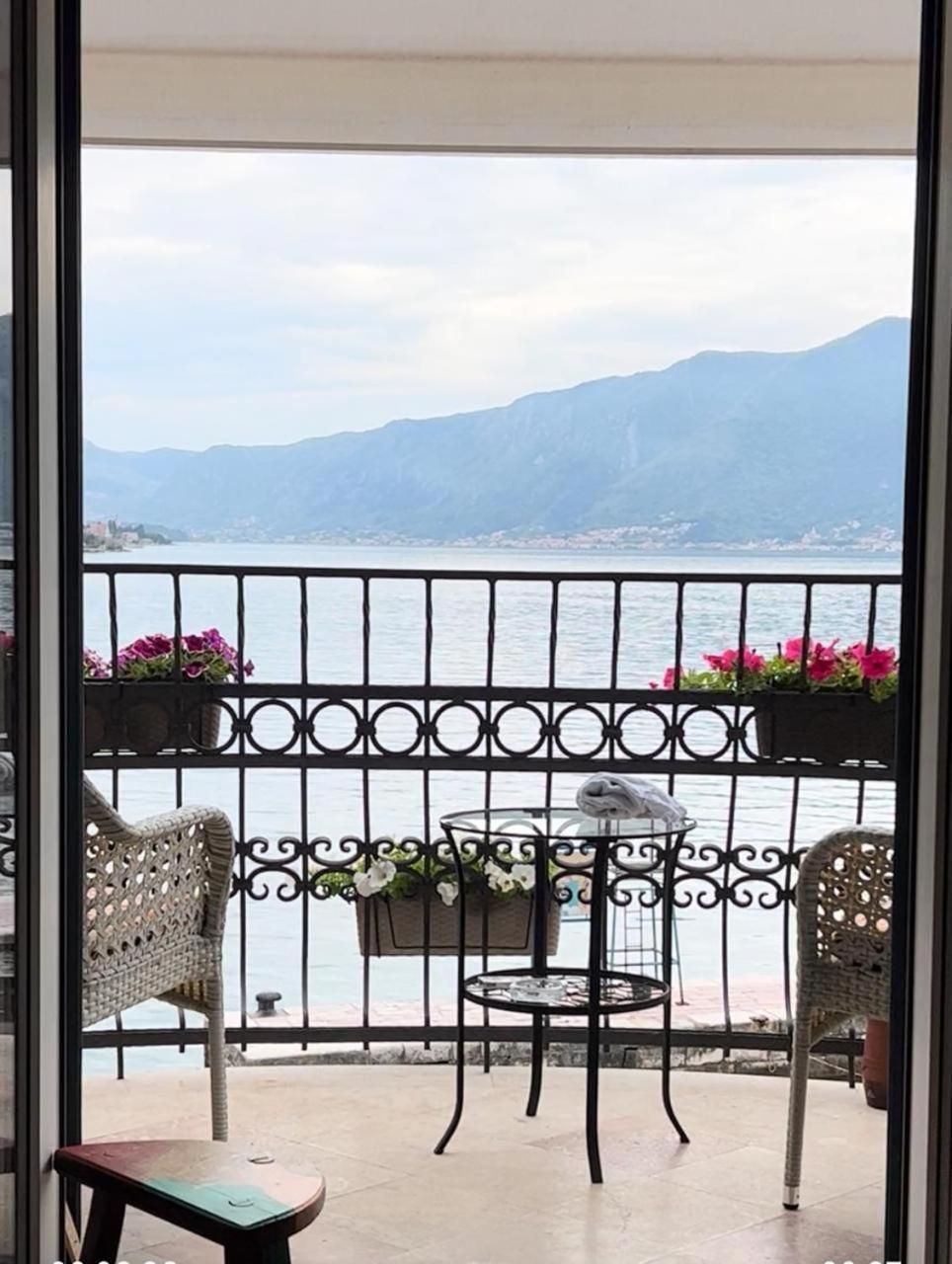 Apartment Lukiduki At The Beach - Kotor Exterior foto